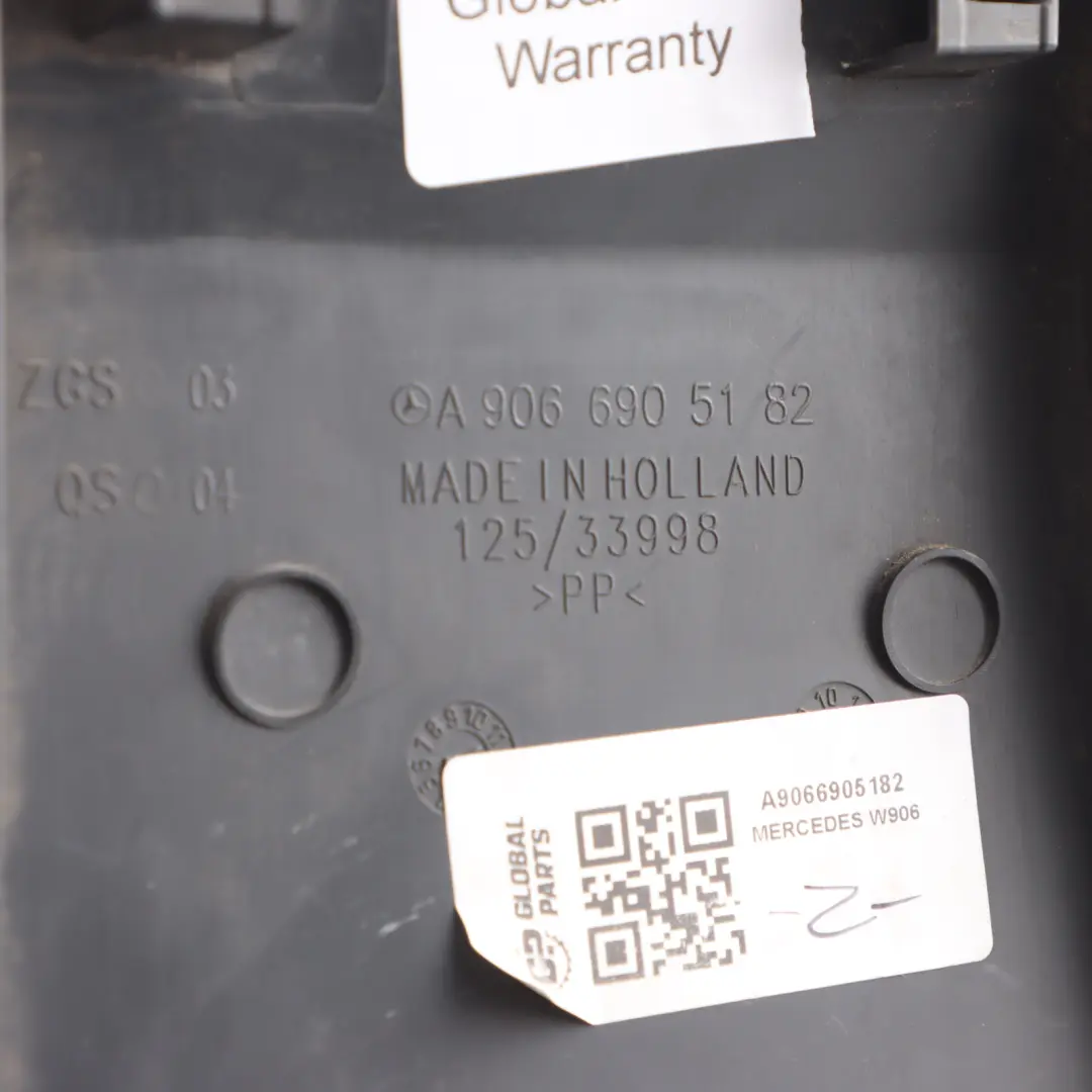 Moulure de Porte Avant Gauche Cache Panneau pour Mercedes W906 à propos du numéro de pièce A9066905182 Mercedes W906 Moulure de Porte Avant Gauche Cache Panneau - SKU A9066905182 - Numéro de pièce A9066905182