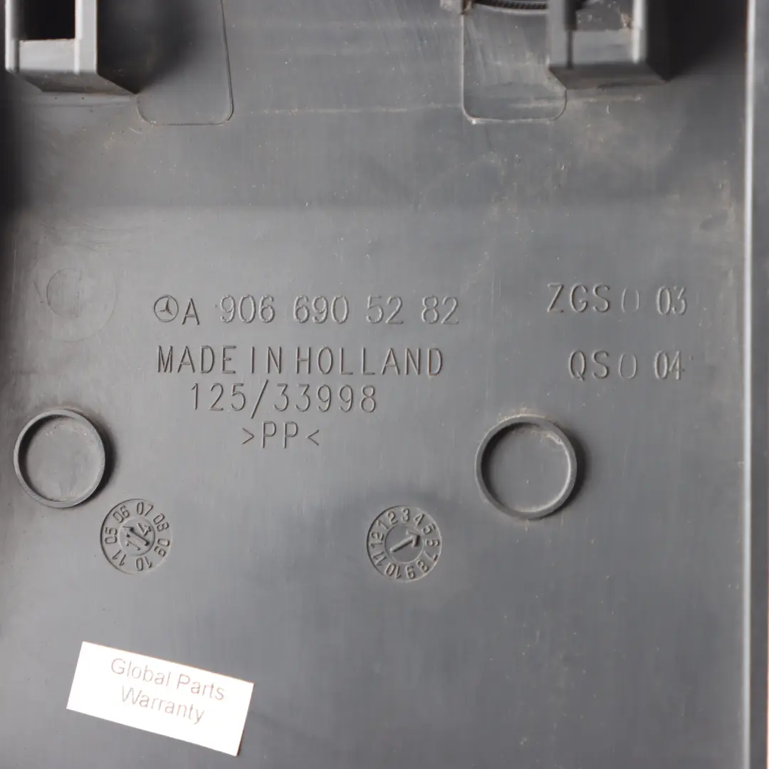 Modanatura della porta anteriore destra di rivestimento per Mercedes Sprinter W906 con numero di parte A9066905282 Mercedes Sprinter W906 Modanatura della porta anteriore destra di rivestimento - SKU A9066905282 - Numero di parte A9066905282