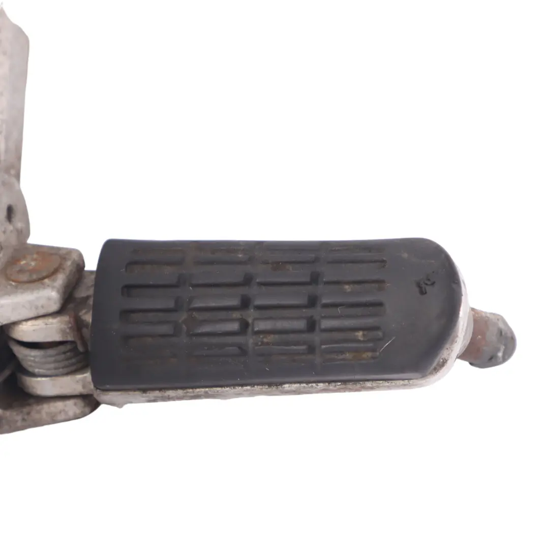 CBR 3F Estribera Derecha Soporte Estribera Pasajero para Honda con número de pieza MV9-R Honda CBR 3F Estribera Derecha Soporte Estribera Pasajero - SKU MV9-R - Número de pieza MV9-R