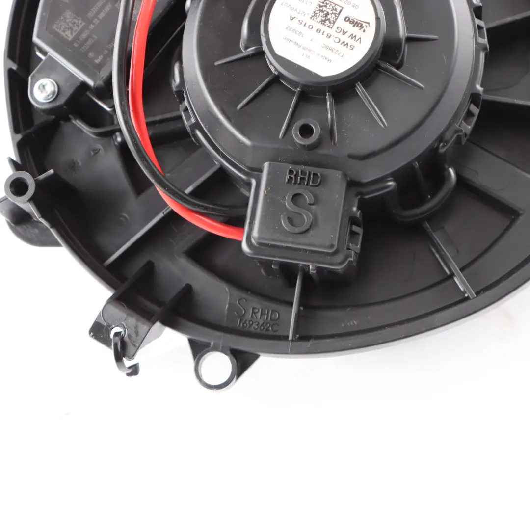 Blower Heater Ventilation Fan Motor A to Volkswagen Golf 8 CD1 1.5 eTSI with Part number 5WC819015 Volkswagen Golf 8 CD1 1.5 eTSI Blower Heater Ventilation Fan Motor A - SKU rhd-5WC819015 - Part number 5WC819015