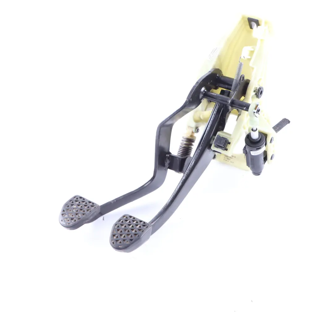 Brake Clutch Pedals Box Assembly Manual Transmission to BMW X3 F25 with Part number 6868083 BMW X3 F25 Brake Clutch Pedals Box Assembly Manual Transmission - SKU rhd-6868083 - Part number 6868083