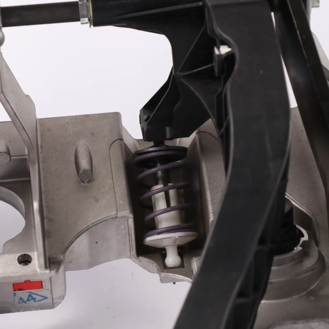Clutch Brake Pedal Assembly Bracket Box to Audi A4 B8 2.0 TDI Diesel with Part number 8K2721316A Audi A4 B8 2.0 TDI Diesel Clutch Brake Pedal Assembly Bracket Box - SKU rhd-8K2721316A - Part number 8K2721316A