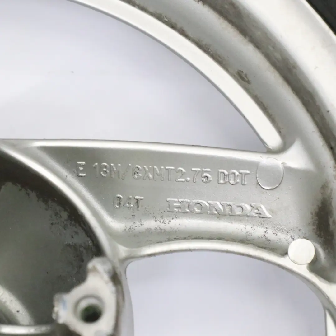 Rueda Delantera Honda 125 Pantheon R12 Neumático Michelin 110/90 para con número de pieza WHEEL-FRONT-PANTHEON Rueda Delantera Honda 125 Pantheon R12 Neumático Michelin 110/90 - SKU WHEEL-FRONT-PANTHEON - Número de pieza WHEEL-FRONT-PANTHEON