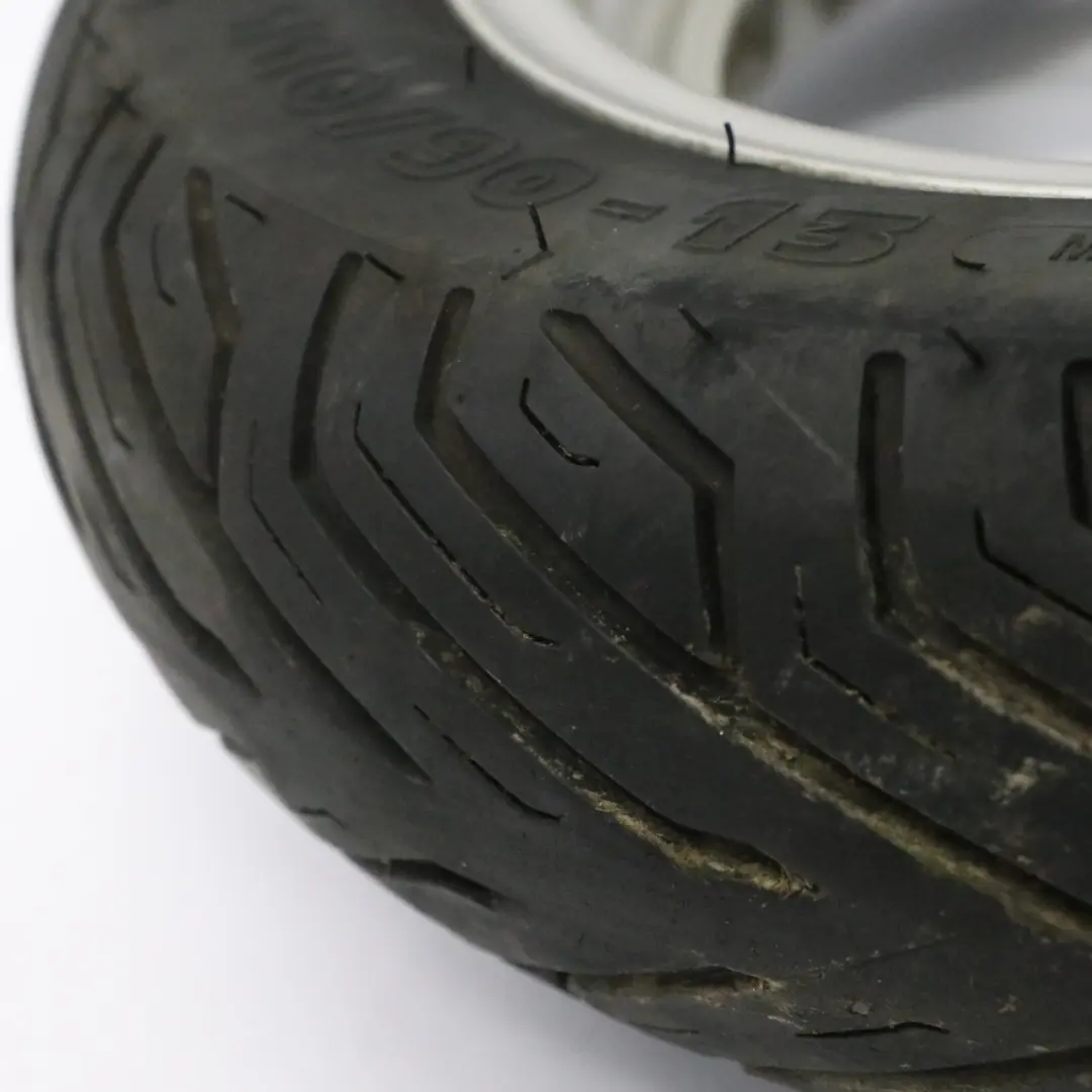 Rueda Delantera Honda 125 Pantheon R12 Neumático Michelin 110/90 para con número de pieza WHEEL-FRONT-PANTHEON Rueda Delantera Honda 125 Pantheon R12 Neumático Michelin 110/90 - SKU WHEEL-FRONT-PANTHEON - Número de pieza WHEEL-FRONT-PANTHEON