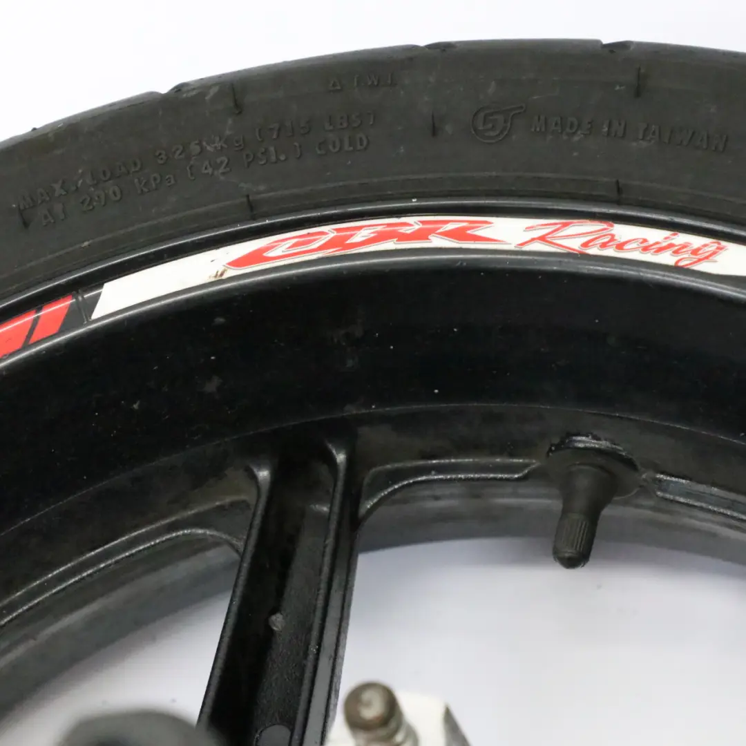 CBR F3 Ruota posteriore R17 Pneumatico Maxxis 160/60 per Honda con numero di parte WHEEL-REAR-CBR Honda CBR F3 Ruota posteriore R17 Pneumatico Maxxis 160/60 - SKU WHEEL-REAR-CBR - Numero di parte WHEEL-REAR-CBR