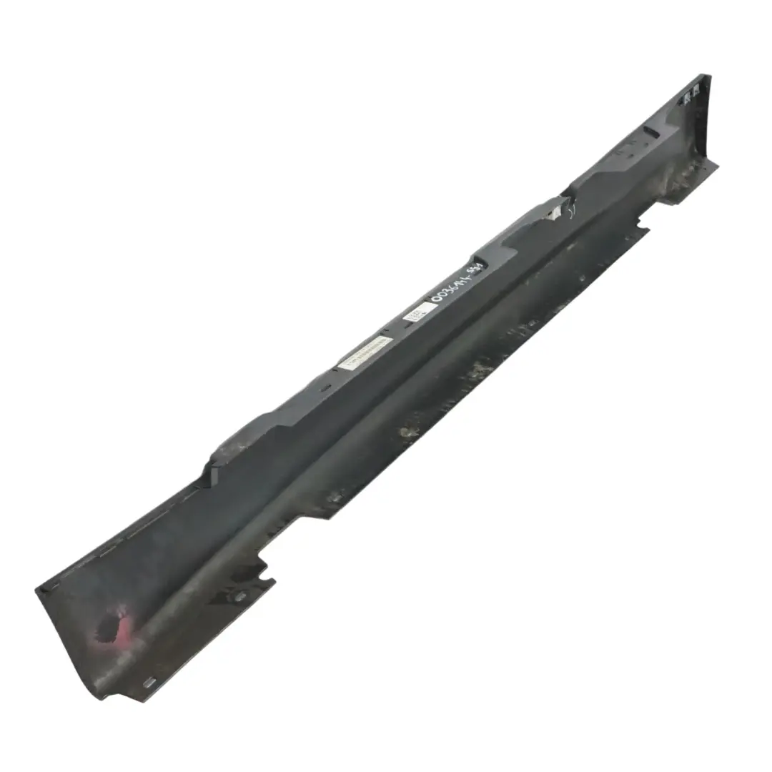 Listón de umbral Faldón lateral derecho Sparkling Graphite - A22 para BMW E87 con número de pieza 0036144 BMW E87 Listón de umbral Faldón lateral derecho Sparkling Graphite - A22 - SKU 0036144-SG1 - Número de pieza 0036144