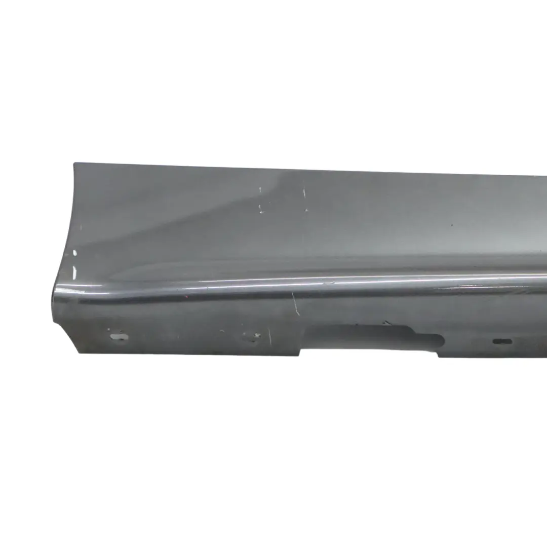 Listón de umbral Faldón lateral derecho Sparkling Graphite - A22 para BMW E87 con número de pieza 0036144 BMW E87 Listón de umbral Faldón lateral derecho Sparkling Graphite - A22 - SKU 0036144-SG1 - Número de pieza 0036144