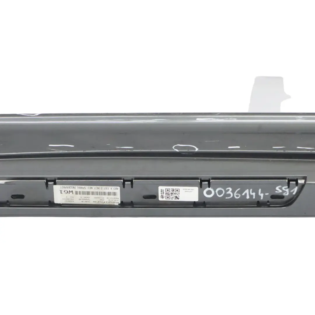 Listón de umbral Faldón lateral derecho Sparkling Graphite - A22 para BMW E87 con número de pieza 0036144 BMW E87 Listón de umbral Faldón lateral derecho Sparkling Graphite - A22 - SKU 0036144-SG1 - Número de pieza 0036144