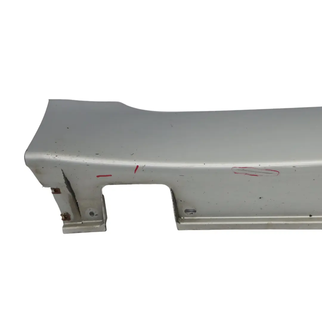 Faldón lateral del umbral puerta derecha Titansilber Silver 354 para BMW E60 E61 con número de pieza 0150278 BMW E60 E61 Faldón lateral del umbral puerta derecha Titansilber Silver 354 - SKU 0150278-TS - Número de pieza 0150278
