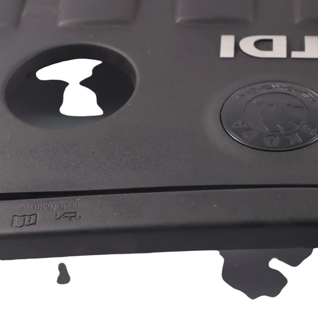 Panneau de Garniture de Capot Moteur pour Skoda Octavia II à propos du numéro de pièce 03G103925BG Skoda Octavia II Panneau de Garniture de Capot Moteur - SKU 03G103925BG - Numéro de pièce 03G103925BG