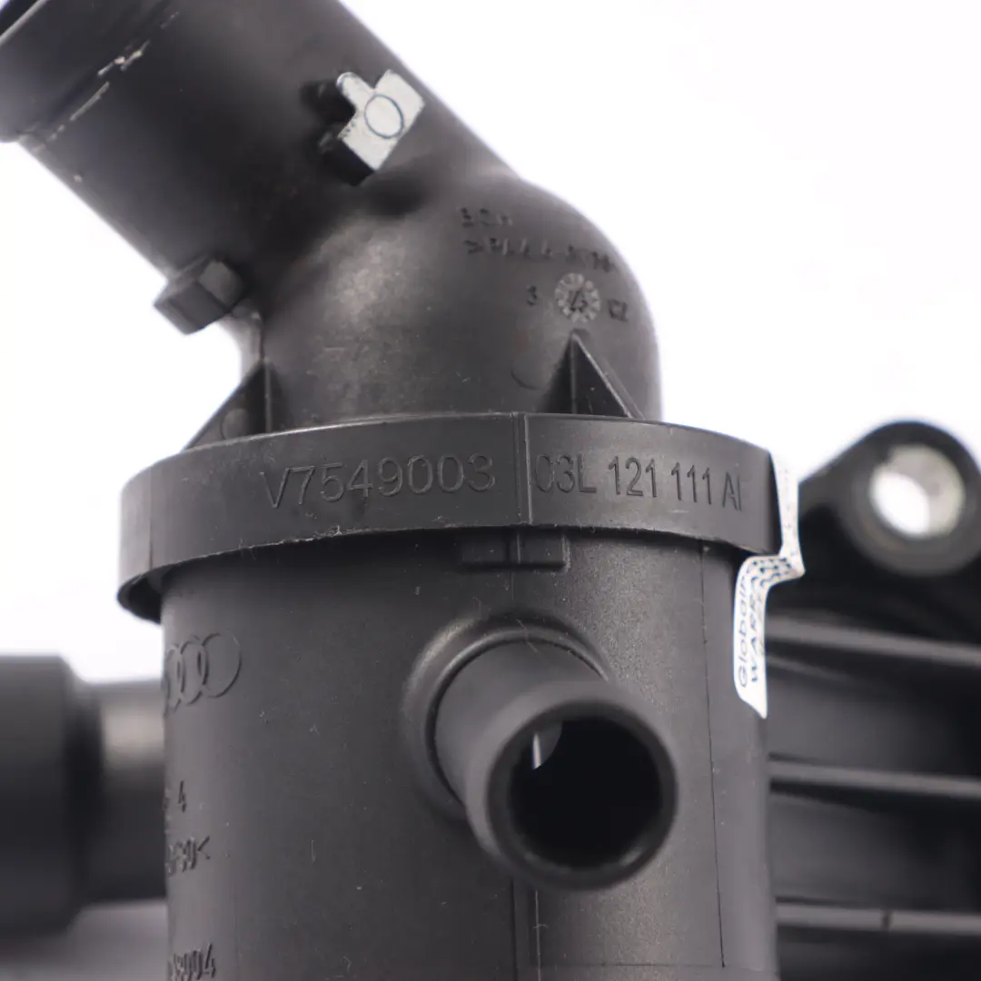 7N Couvercle de Thermostat de Refroidissement pour Volkswagen Sharan à propos du numéro de pièce 03L121111AE Volkswagen Sharan 7N Couvercle de Thermostat de Refroidissement - SKU 03L121111AE - Numéro de pièce 03L121111AE