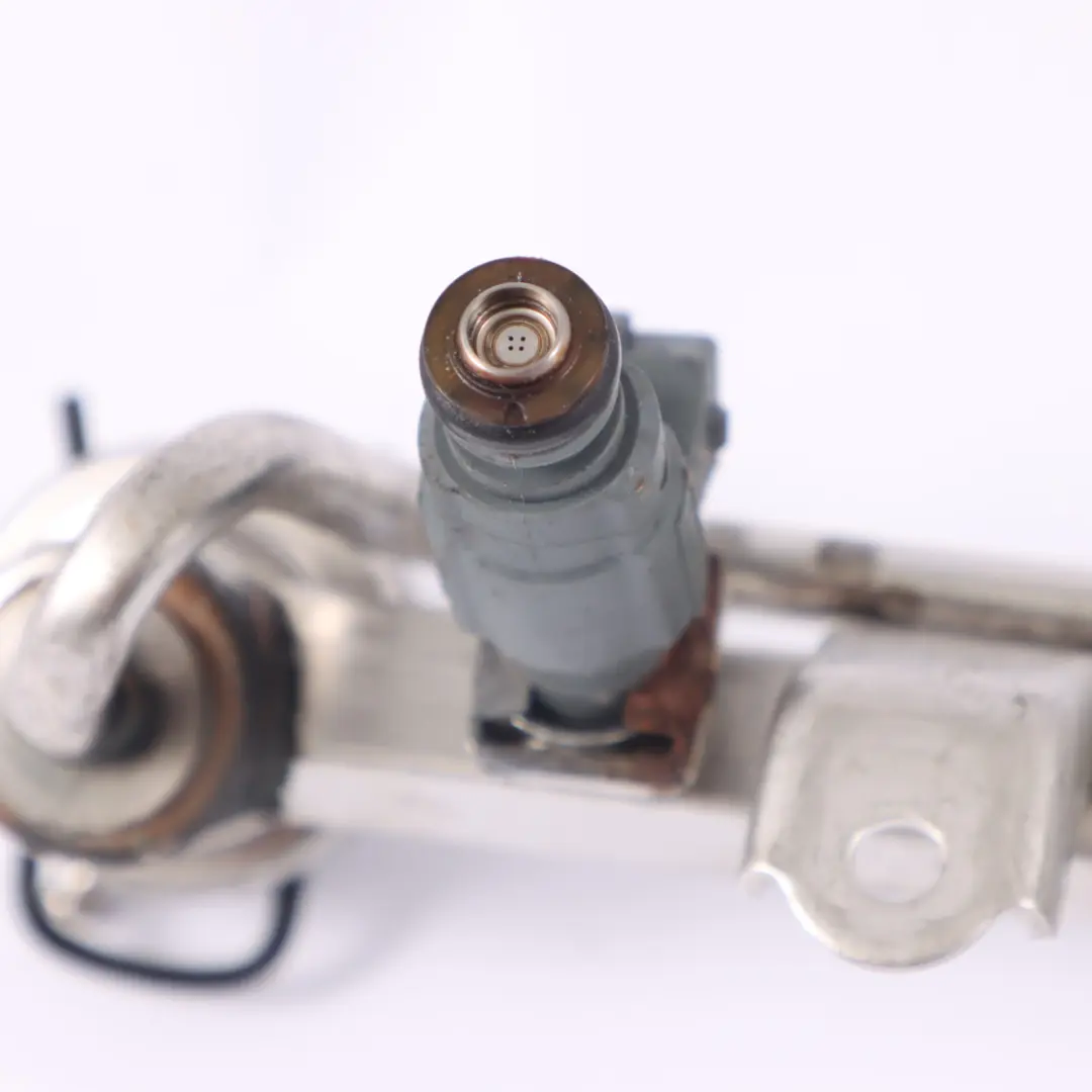 8N 1.8T BAM Benzin Einspritz Düsen Einspritz Leitung für Audi TT mit Teilenummer 06A133681E Audi TT 8N 1.8T BAM Benzin Einspritz Düsen Einspritz Leitung - SKU 06A133681E - Teilenummer 06A133681E