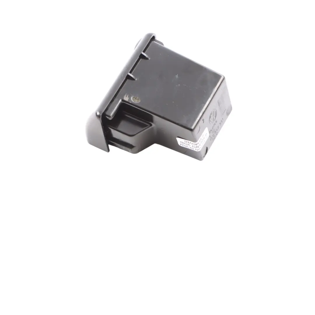 Ashtray Rear Centre Console Insert Tray to Volkswagen VW New Beetle with Part number 1C0857331 Volkswagen VW New Beetle Ashtray Rear Centre Console Insert Tray - SKU 1C0857331 - Part number 1C0857331