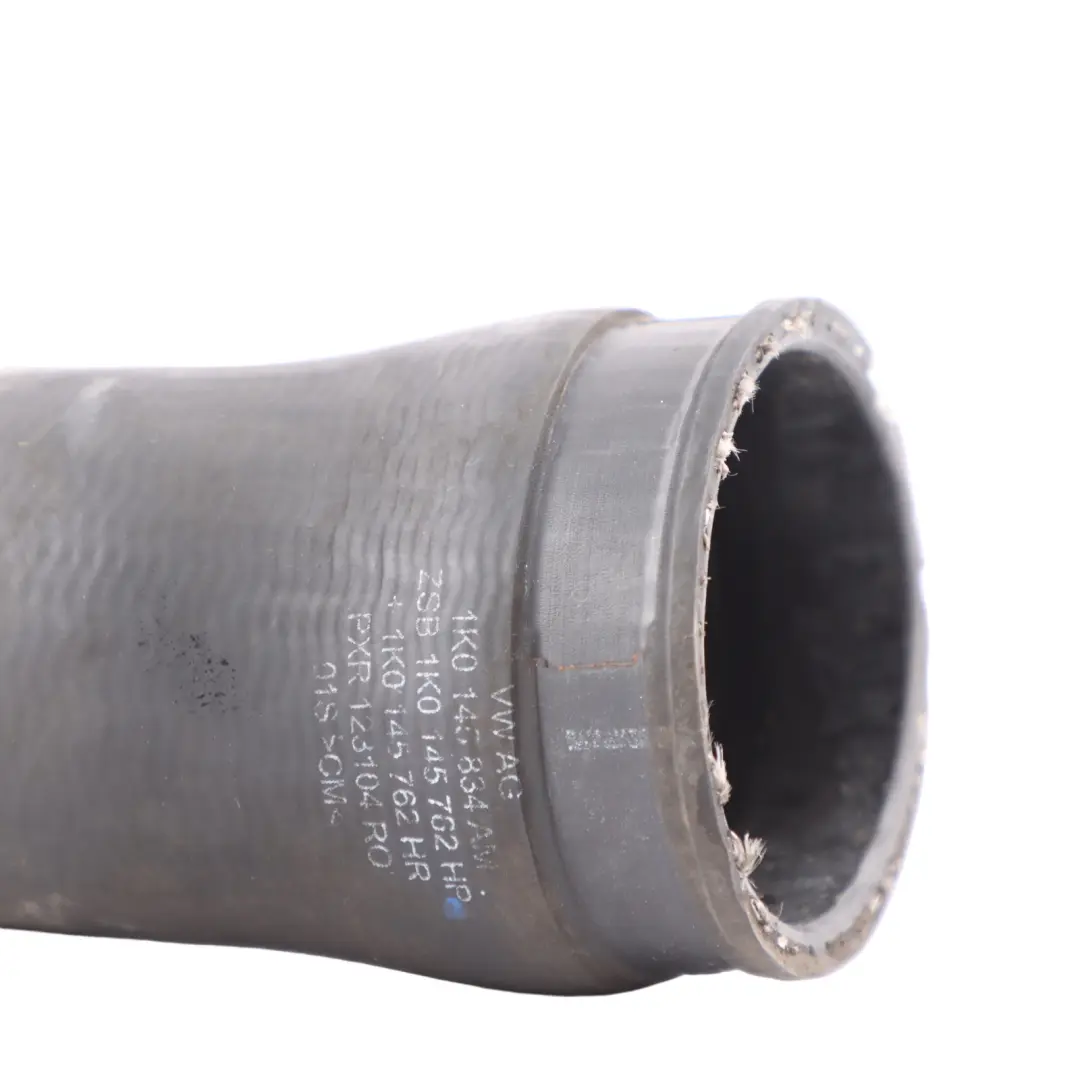 MK2 1.8 TFSI Tuyau Admission Air Échangeur Intermédiaire pour Audi TT 8J à propos du numéro de pièce 1K0145834AM Audi TT 8J MK2 1.8 TFSI Tuyau Admission Air Échangeur Intermédiaire - SKU 1K0145834AM - Numéro de pièce 1K0145834AM