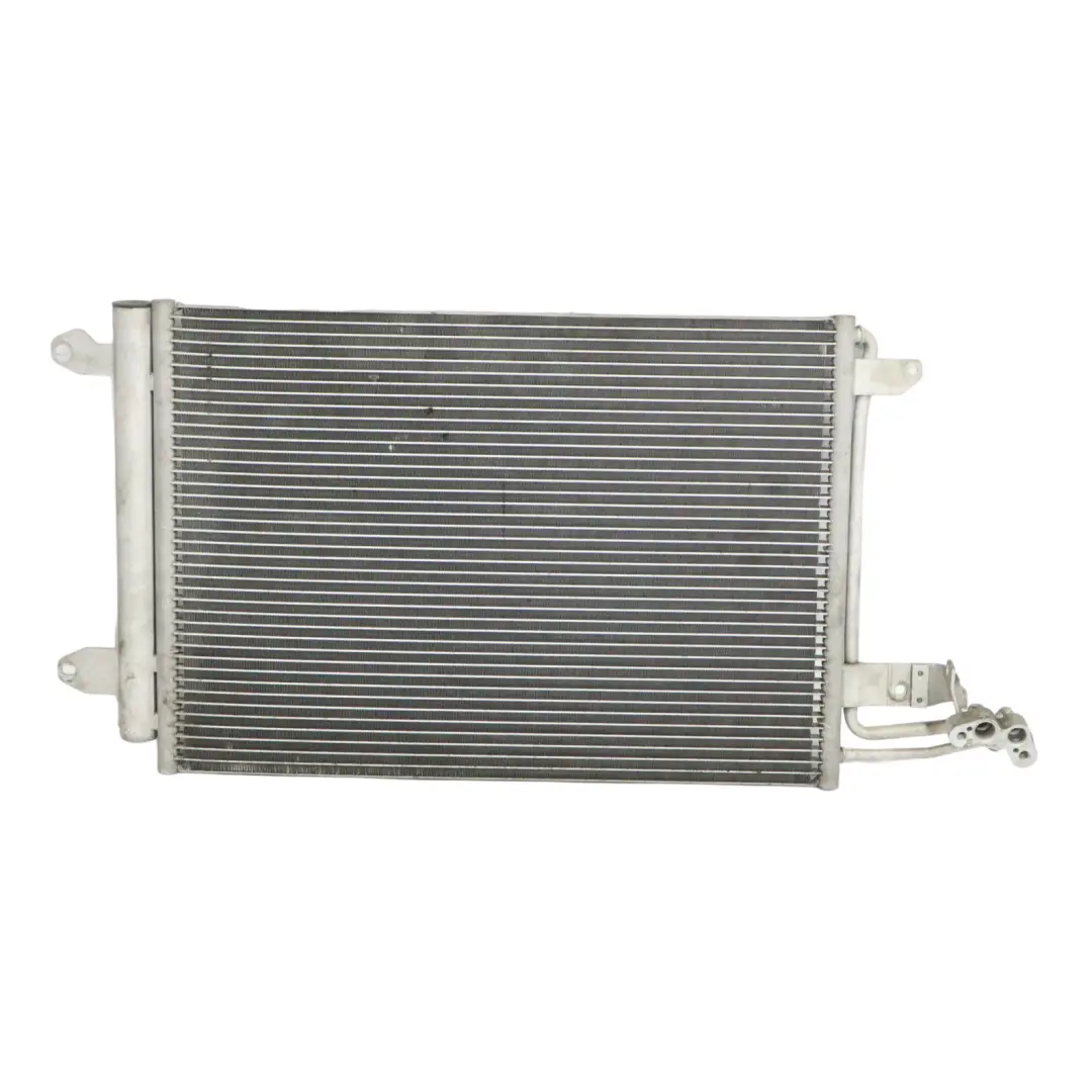 Chłodnica Wody Klimatyzacji Intercooler do Volkswagen Touran 1T o numerze 1K0820411AH Volkswagen Touran 1T Chłodnica Wody Klimatyzacji Intercooler - SKU 1K0820411AH - Numer Części 1K0820411AH