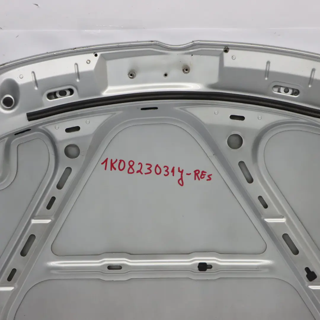 Volkswagen VW Golf MK5 Maska Pokrywa Silnika Reflex Silver Srebrny A7W - SKU 1K0823031J-RES - Numer Części 1K0823031J