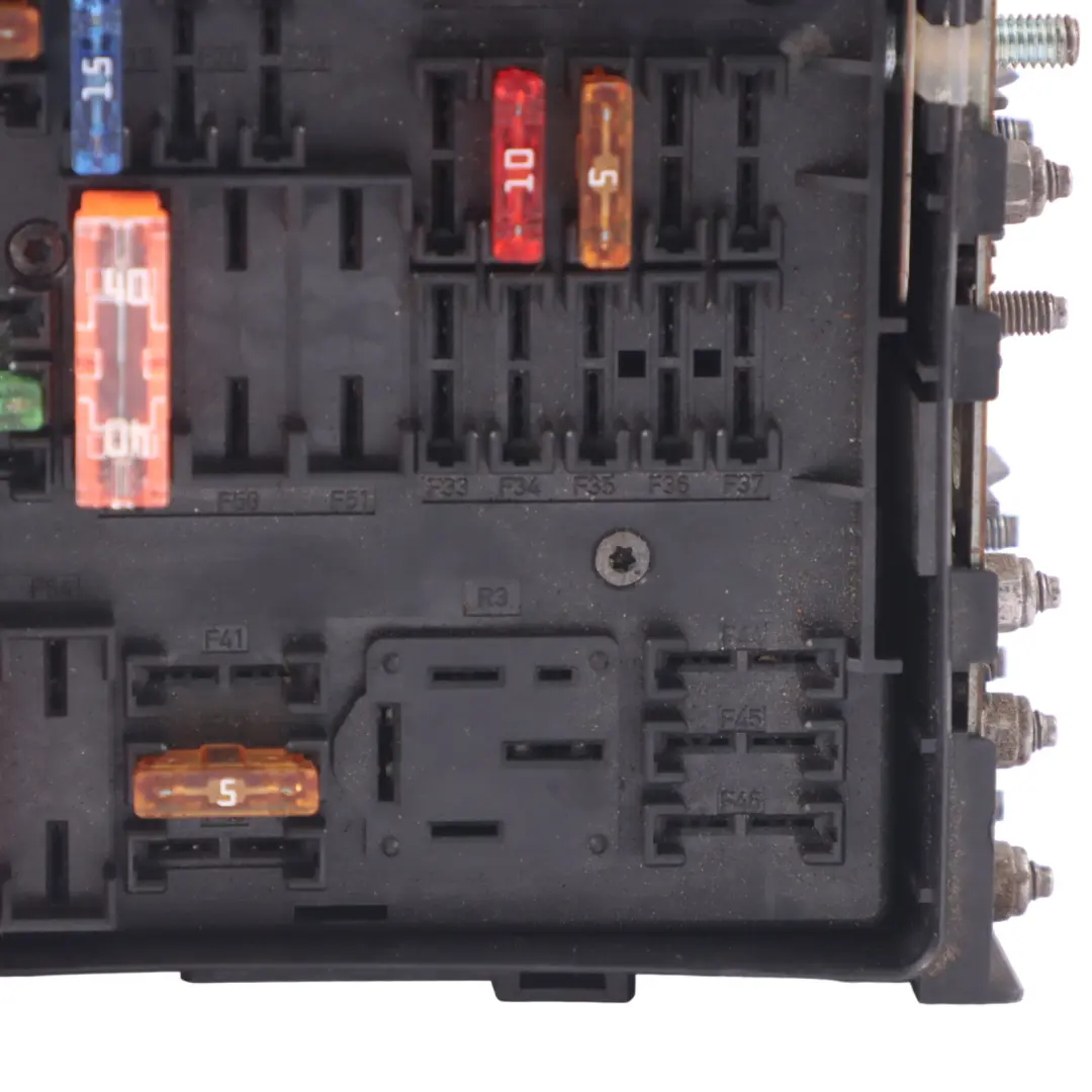 1K Mk5 Boîte à Fusibles Compartiment Moteur Relais pour Volkswagen VW Golf à propos du numéro de pièce 1K0937124K Volkswagen VW Golf 1K Mk5 Boîte à Fusibles Compartiment Moteur Relais - SKU 1K0937124K - Numéro de pièce 1K0937124K