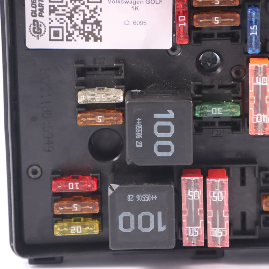 1K Mk5 Caja de Fusibles Compartimento Motor Relé para Volkswagen VW Golf con número de pieza 1K0937124K Volkswagen VW Golf 1K Mk5 Caja de Fusibles Compartimento Motor Relé - SKU 1K0937124K - Número de pieza 1K0937124K