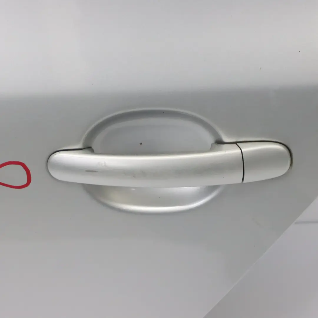 Mk5 Drzwi Lewe Tylne Reflex Silver Srebrny Metalik - A7W do VW Volkswagen Golf o numerze 1K6833105J VW Volkswagen Golf Mk5 Drzwi Lewe Tylne Reflex Silver Srebrny Metalik - A7W - SKU 1K6833105J-RES - Numer Części 1K6833105J