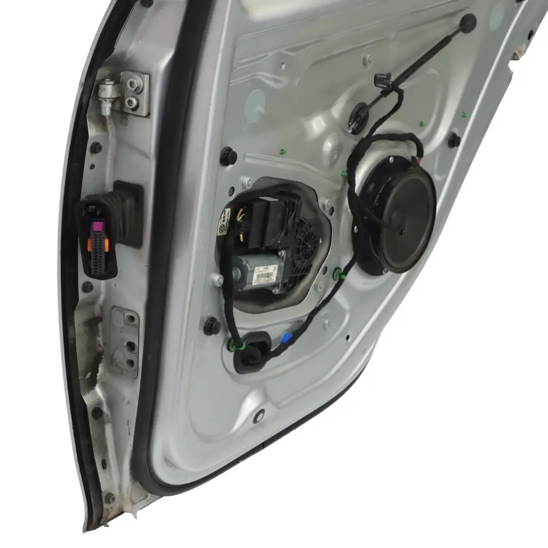 Hinten Rechts Reflex Silber Metallic - A7W für VW Volkswagen Golf V mit Teilenummer 1K6833106J VW Volkswagen Golf V Hinten Rechts Reflex Silber Metallic - A7W - SKU 1K6833106J-RES - Teilenummer 1K6833106J