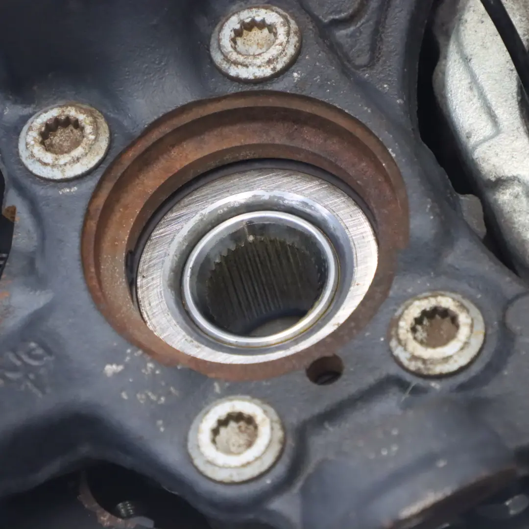 VW Touran 1T Noga Zawieszenia Zwrotnica Tarcza Zacisk Lewy Przód - SKU 1T0413031GP - Numer Części 1T0413031GP