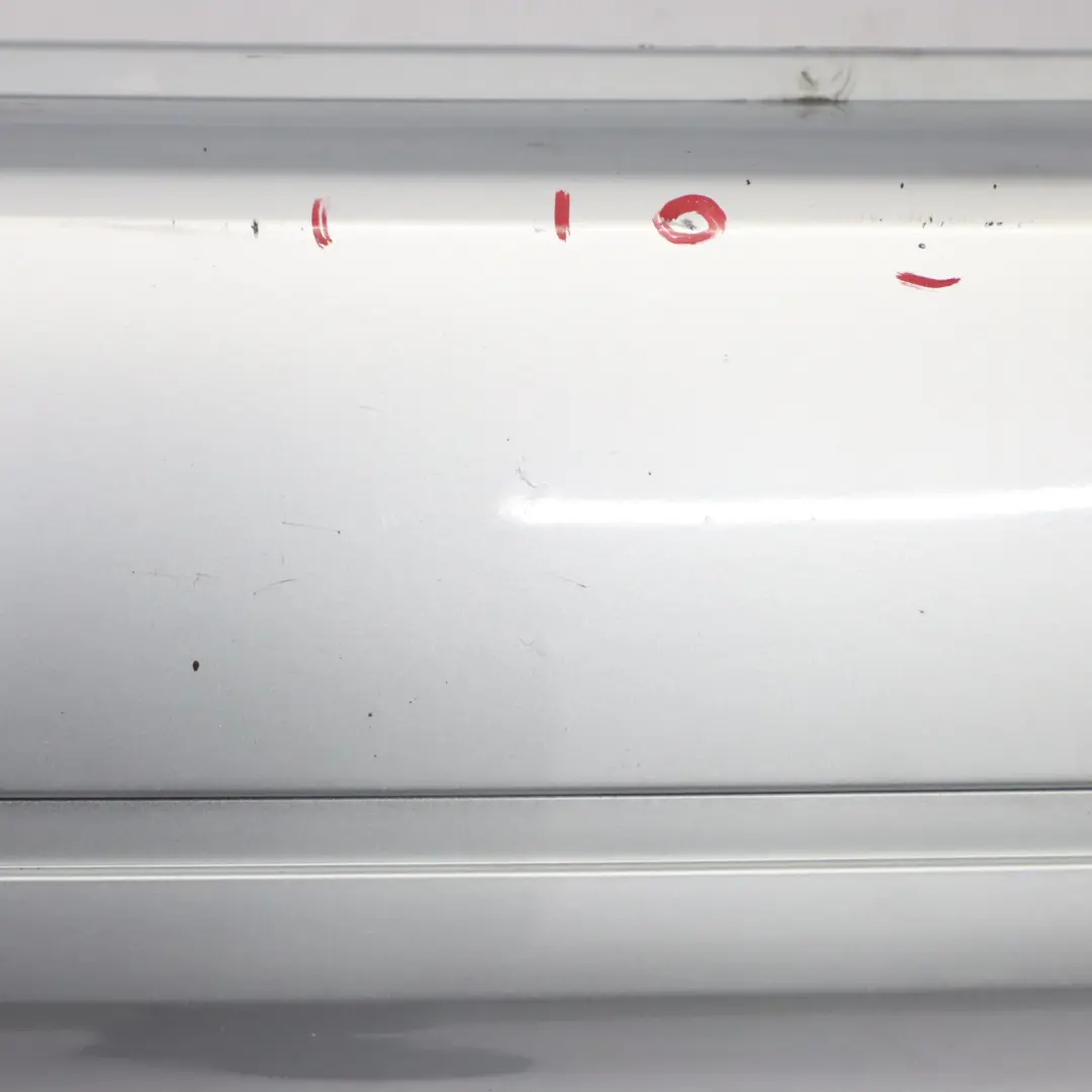 Zderzak Tylny Reflex Silver Metallic A7W do Volkswagen VW Touran 1T o numerze 1T0807421K Volkswagen VW Touran 1T Zderzak Tylny Reflex Silver Metallic A7W - SKU 1T0807421K-RES - Numer Części 1T0807421K