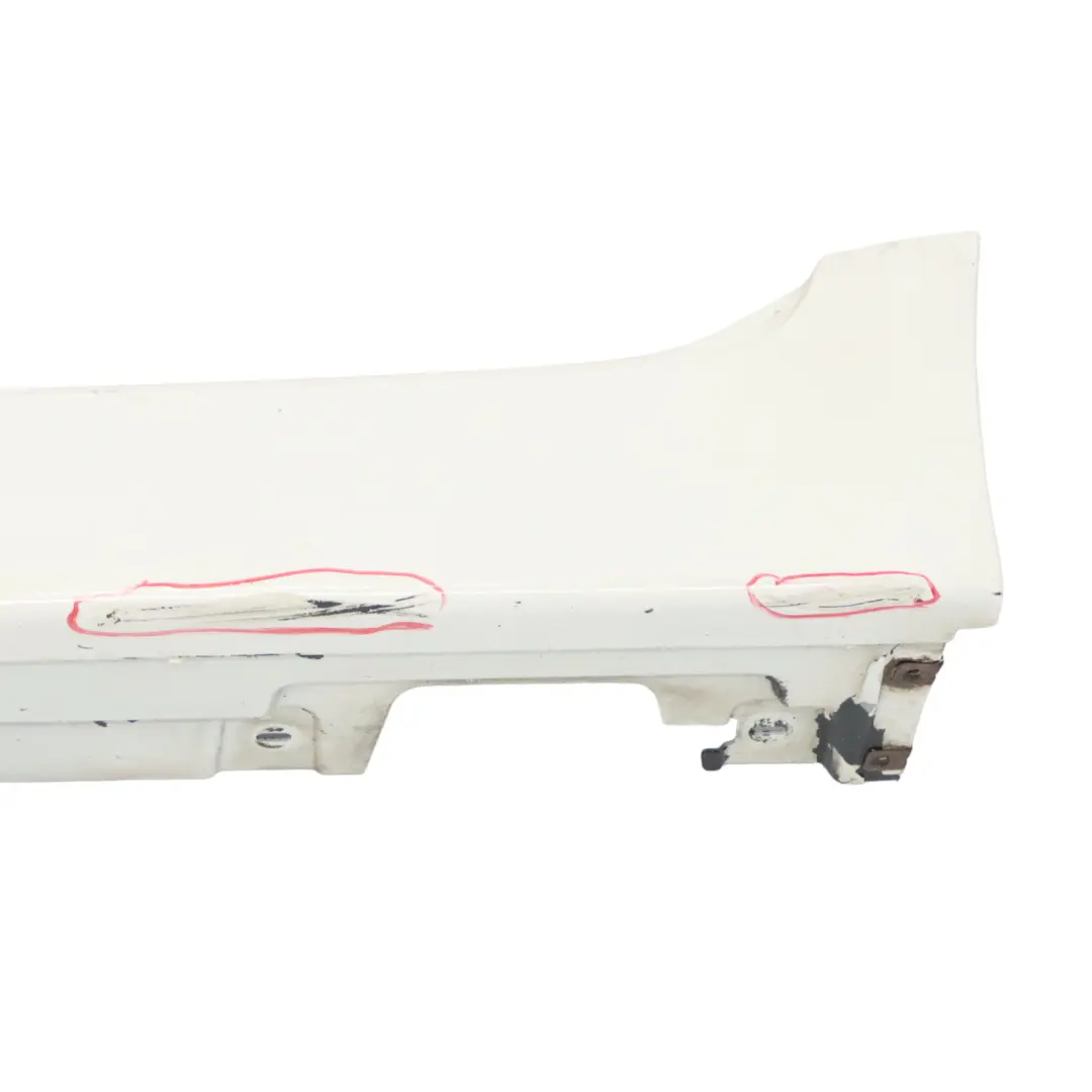 Gonna Laterale Porta Pannello Soglia Sinistra Alpinweiss 3 - 300 per BMW F10 F11 con numero di parte 2209827 BMW F10 F11 Gonna Laterale Porta Pannello Soglia Sinistra Alpinweiss 3 - 300 - SKU 2209827-AW2 - Numero di parte 2209827