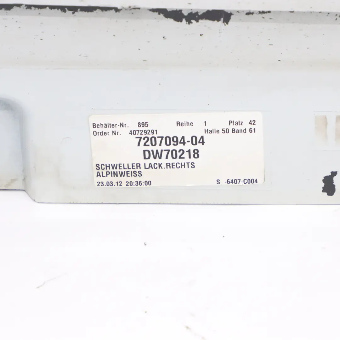 Faldón Lateral Derecho Panel Cubre Umbral Alpinweiss 3 - 300 para BMW F10 F11 con número de pieza 2209828 BMW F10 F11 Faldón Lateral Derecho Panel Cubre Umbral Alpinweiss 3 - 300 - SKU 2209828-AW1 - Número de pieza 2209828