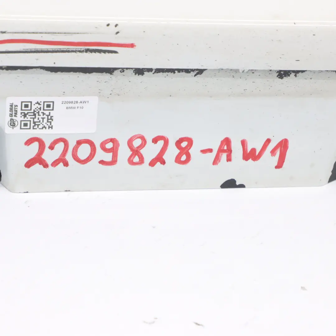 Side Skirt Right O/S Sill Cover Panel F11 Alpinweiss Alpine White - 300 to BMW F10 with Part number 2209828 BMW F10 Side Skirt Right O/S Sill Cover Panel F11 Alpinweiss Alpine White - 300 - SKU 2209828-AW1 - Part number 2209828