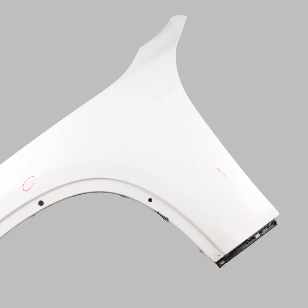 Parafango anteriore sinistro Copertura Alpinweiss Alpine White per BMW X1 E84 con numero di parte 2993155 BMW X1 E84 Parafango anteriore sinistro Copertura Alpinweiss Alpine White - SKU 2993155-AW - Numero di parte 2993155