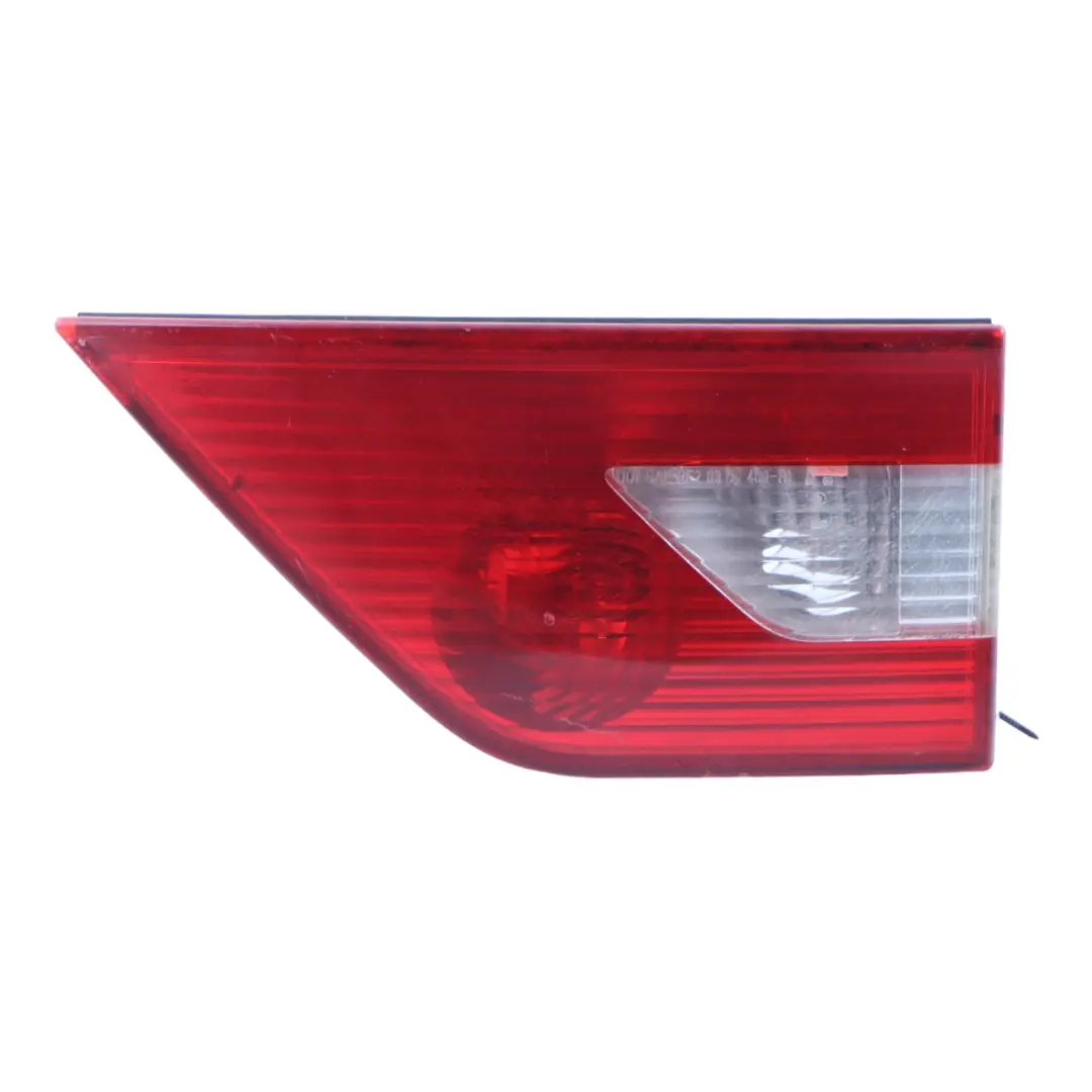 Lampa W Pokrywę Bagażnika Tył Prawo Tylne Prawe 3418442 do BMW X3 E83 o numerze 3414012 BMW X3 E83 Lampa W Pokrywę Bagażnika Tył Prawo Tylne Prawe 3418442 - SKU 3418442-1 - Numer Części 3414012