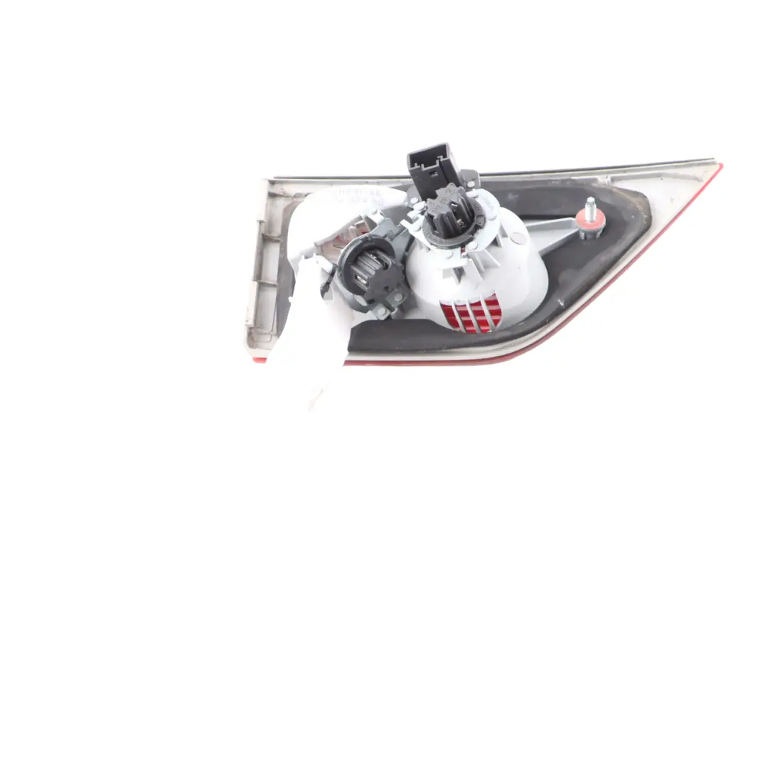 Lampa W Pokrywę Bagażnika Tył Prawo Tylne Prawe 3418442 do BMW X3 E83 o numerze 3414012 BMW X3 E83 Lampa W Pokrywę Bagażnika Tył Prawo Tylne Prawe 3418442 - SKU 3418442-1 - Numer Części 3414012