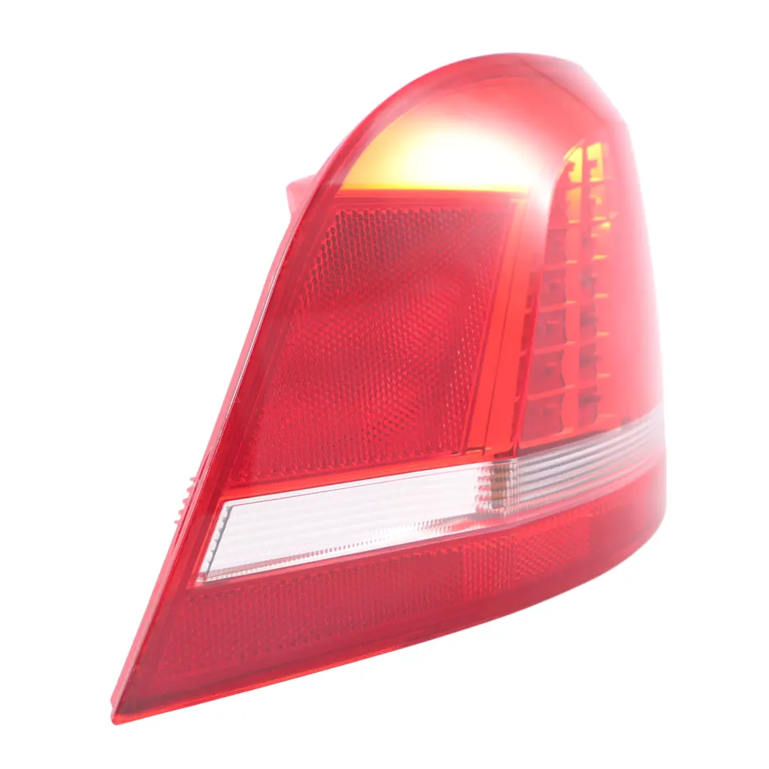 Volkswagen Passat B7 Rücklicht Lampe Trim Abdeckung Hinten Links - SKU 3AF945207B - Teilenummer 3AF945207B