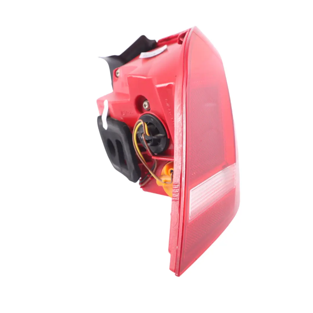 Volkswagen Passat B7 Rücklicht Lampe Trim Abdeckung Hinten Links - SKU 3AF945207B - Teilenummer 3AF945207B