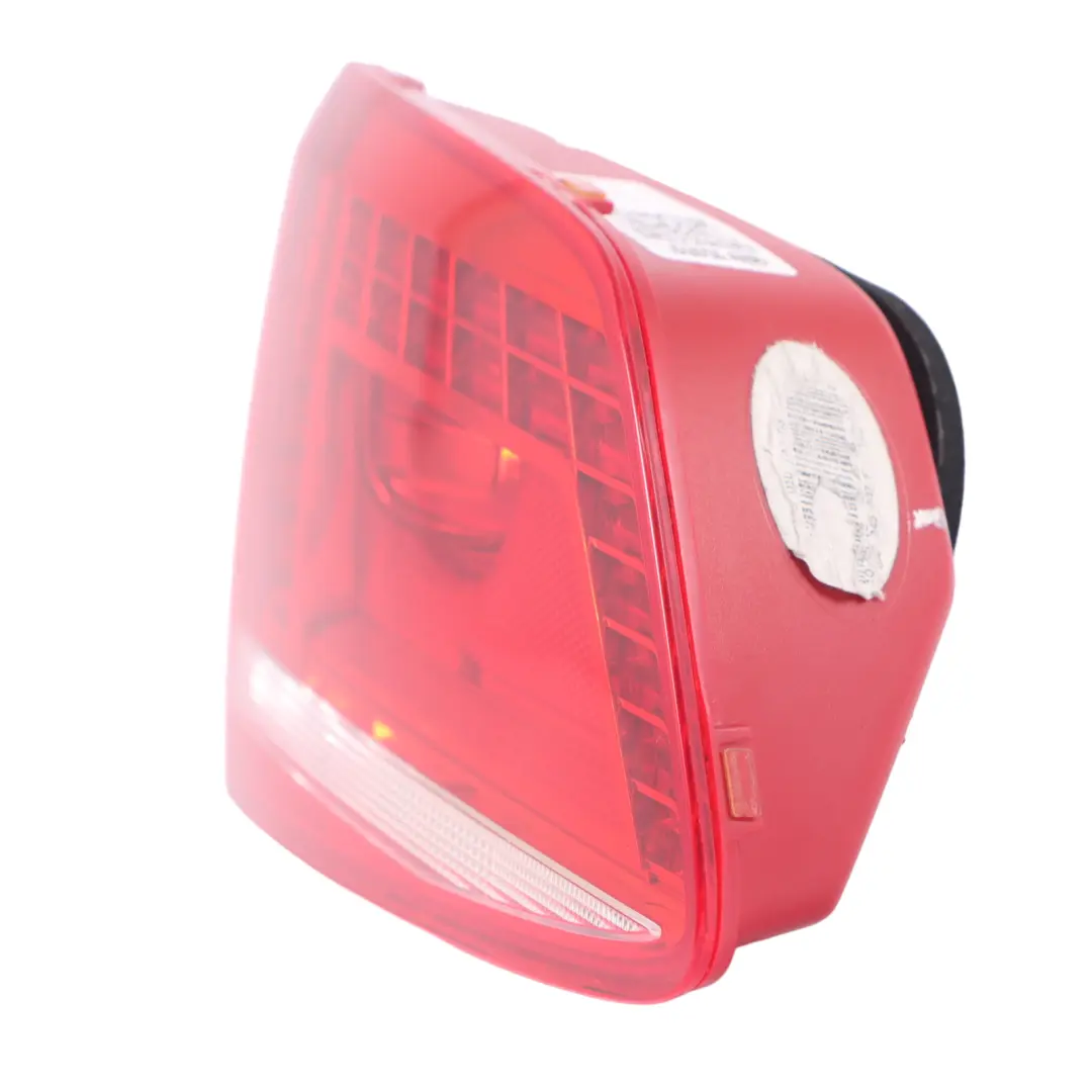 Tylna Lampa Bagażnika Tylnej Klapy Lewa do Volkswagen Passat B7 o numerze 3AF945307E Volkswagen Passat B7 Tylna Lampa Bagażnika Tylnej Klapy Lewa - SKU 3AF945307E - Numer Części 3AF945307E