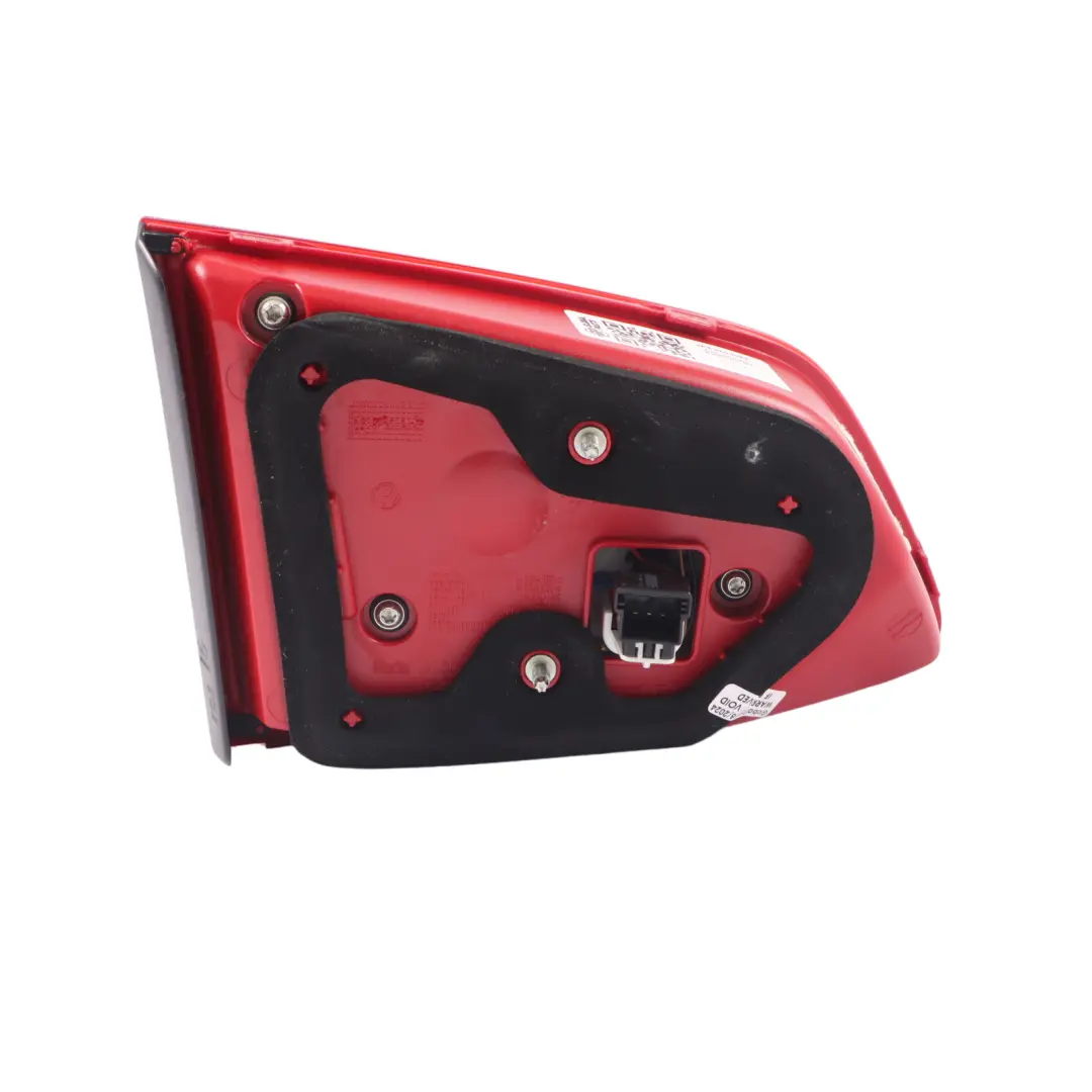 Lampa Bagażnika Tylnej Klapy Prawa do Volkswagen Passat B7 o numerze 3AF945308E Volkswagen Passat B7 Lampa Bagażnika Tylnej Klapy Prawa - SKU 3AF945308E - Numer Części 3AF945308E