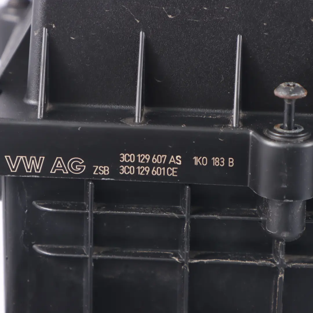 Caja del filtro de aire Diesel para VW Volkswagen Tiguan 5N 2.0 TDI con número de pieza 3C0129607AS VW Volkswagen Tiguan 5N 2.0 TDI Caja del filtro de aire Diesel - SKU 3C0129607AS - Número de pieza 3C0129607AS