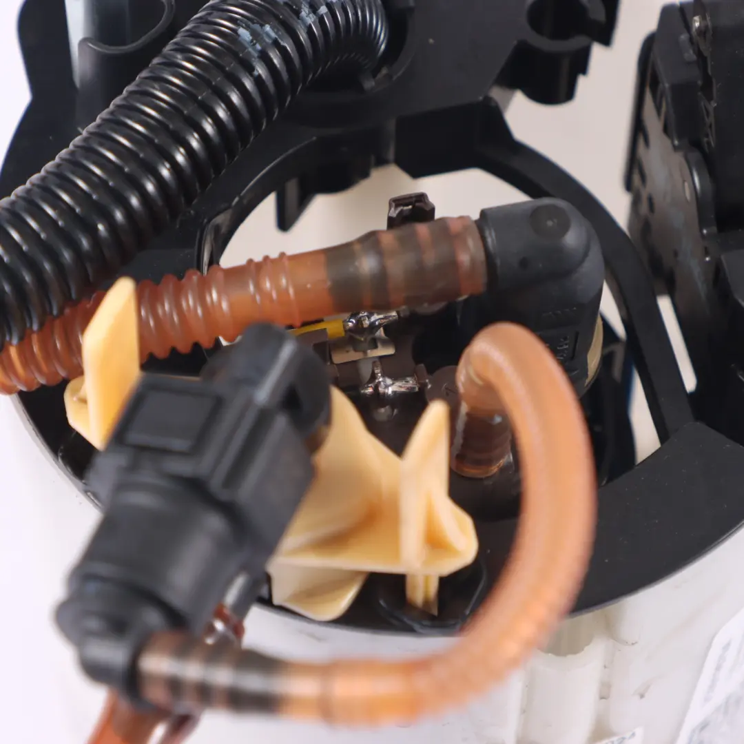 Volkswagen Passat B7 Kraft Stoff Pumpe Montage - SKU 3C0919679A - Teilenummer 3C0919679A