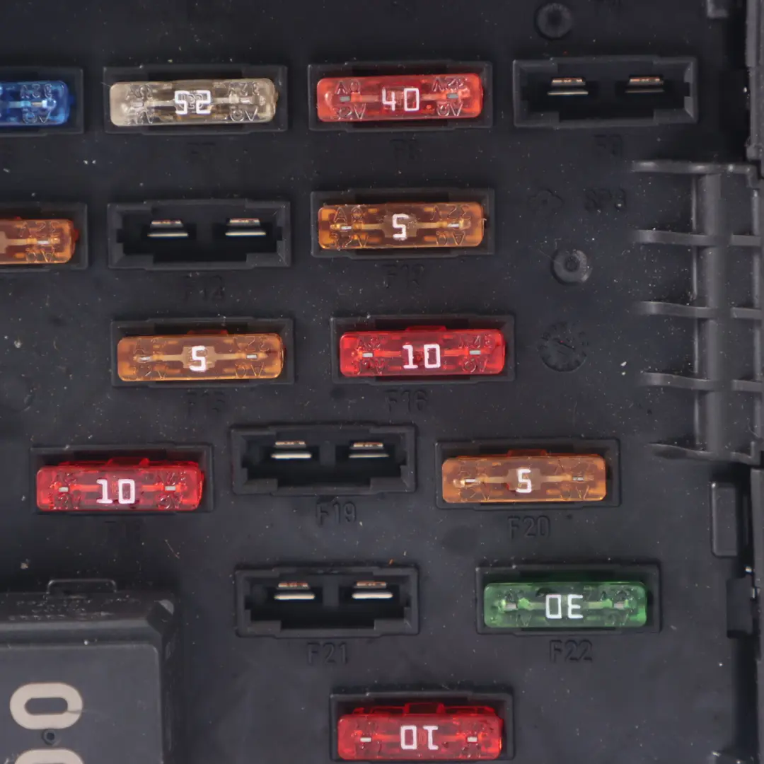 Caja Fusibles Motor Relé Terminal para Volkswagen Tiguan 5N con número de pieza 3C0937125A Volkswagen Tiguan 5N Caja Fusibles Motor Relé Terminal - SKU 3C0937125A - Número de pieza 3C0937125A