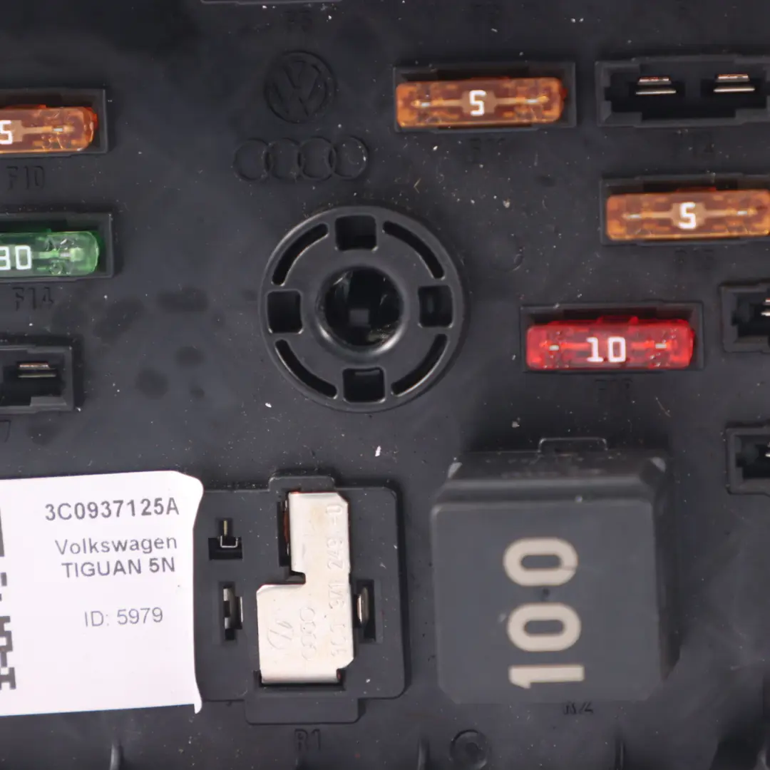 Vano Motore Scatola Relè fusibili Terminale per Volkswagen Tiguan 5N con numero di parte 3C0937125A Volkswagen Tiguan 5N Vano Motore Scatola Relè fusibili Terminale - SKU 3C0937125A - Numero di parte 3C0937125A