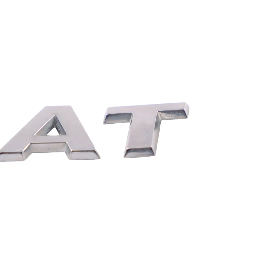 Heckklappenemblem Schriftzug Heckkofferraum für Volkswagen Passat B7 mit Teilenummer 3C8853687A Volkswagen Passat B7 Heckklappenemblem Schriftzug Heckkofferraum - SKU 3C8853687A - Teilenummer 3C8853687A