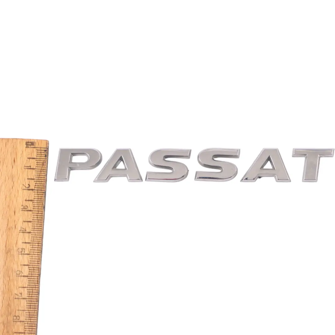Portellone Posteriore Emblema Tronco per Volkswagen Passat B7 con numero di parte 3C8853687A Volkswagen Passat B7 Portellone Posteriore Emblema Tronco - SKU 3C8853687A - Numero di parte 3C8853687A