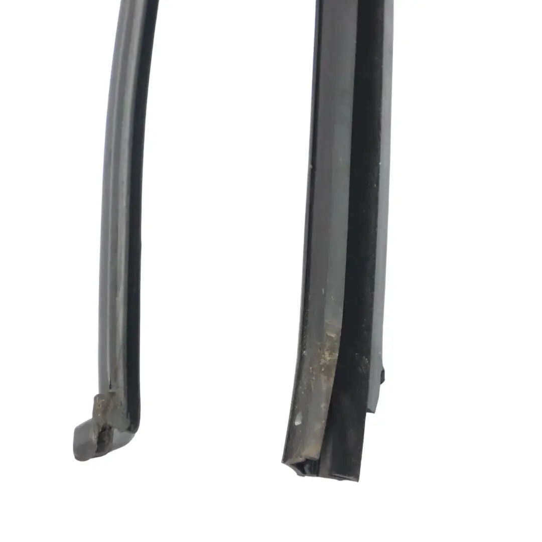 Joint de Vitre Porte Arrière Gauche d'Etanchéité pour Volkswagen Passat B7 à propos du numéro de pièce 3C9839431H Volkswagen Passat B7 Joint de Vitre Porte Arrière Gauche d'Etanchéité - SKU 3C9839431H - Numéro de pièce 3C9839431H