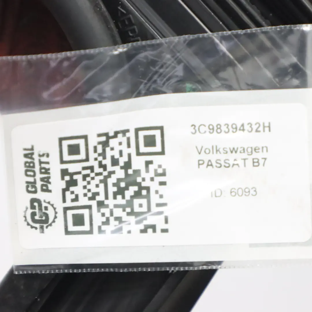 Guarnizione Finestra Posteriore Destra Telaio per Volkswagen Passat B7 con numero di parte 3C9839432H Volkswagen Passat B7 Guarnizione Finestra Posteriore Destra Telaio - SKU 3C9839432H - Numero di parte 3C9839432H