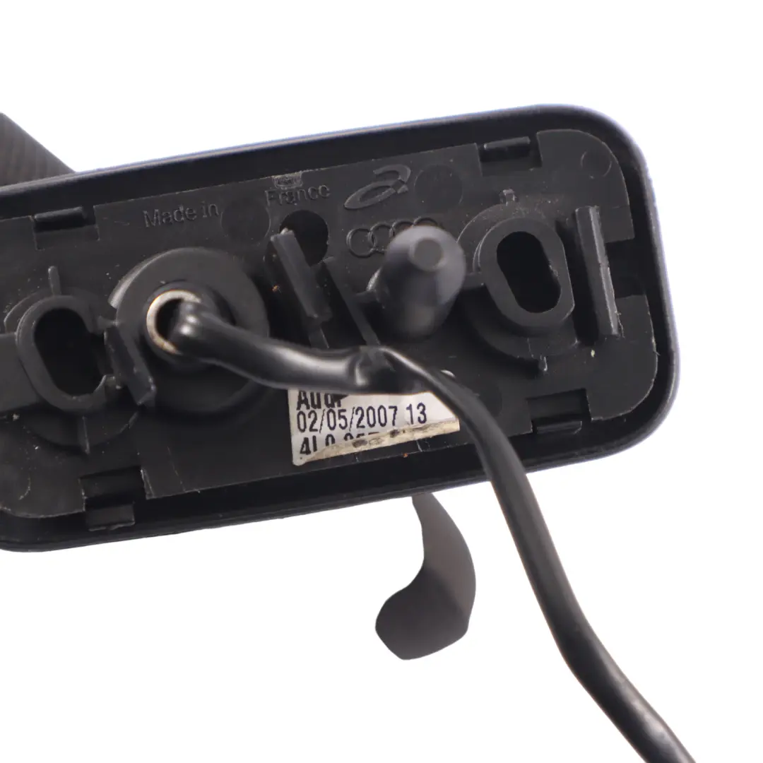 Daszek Osłona Przeciwsłoneczna Prawa Czarna do Audi Q7 4L o numerze 4L0857552 Audi Q7 4L Daszek Osłona Przeciwsłoneczna Prawa Czarna - SKU 4L0857552 - Numer Części 4L0857552