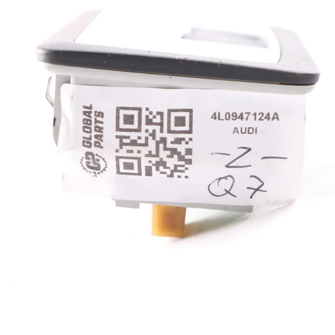 Audi Q7 4L Lampka Podsufitki Oświetlenie Kabiny Czarna - SKU 4L0947124A - Numer Części 4L0947124A