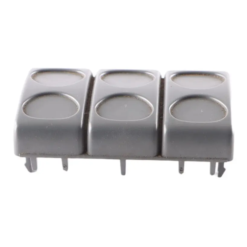 Eurocargo 75E15 cieco Plug Switch Grommet Cover Cap per Iveco con numero di parte 504049357 Iveco Eurocargo 75E15 cieco Plug Switch Grommet Cover Cap - SKU 504049357 - Numero di parte 504049357