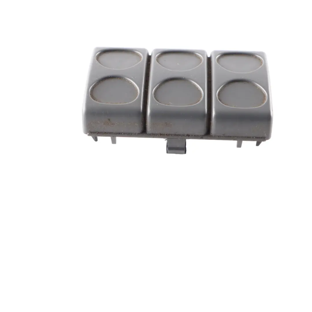 Eurocargo 75E15 cieco Plug Switch Grommet Cover Cap per Iveco con numero di parte 504049357 Iveco Eurocargo 75E15 cieco Plug Switch Grommet Cover Cap - SKU 504049357 - Numero di parte 504049357