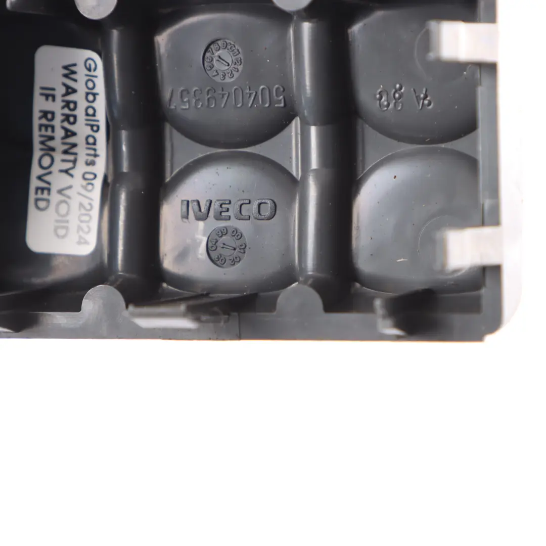 Eurocargo 75E15 cieco Plug Switch Grommet Cover Cap per Iveco con numero di parte 504049357 Iveco Eurocargo 75E15 cieco Plug Switch Grommet Cover Cap - SKU 504049357 - Numero di parte 504049357