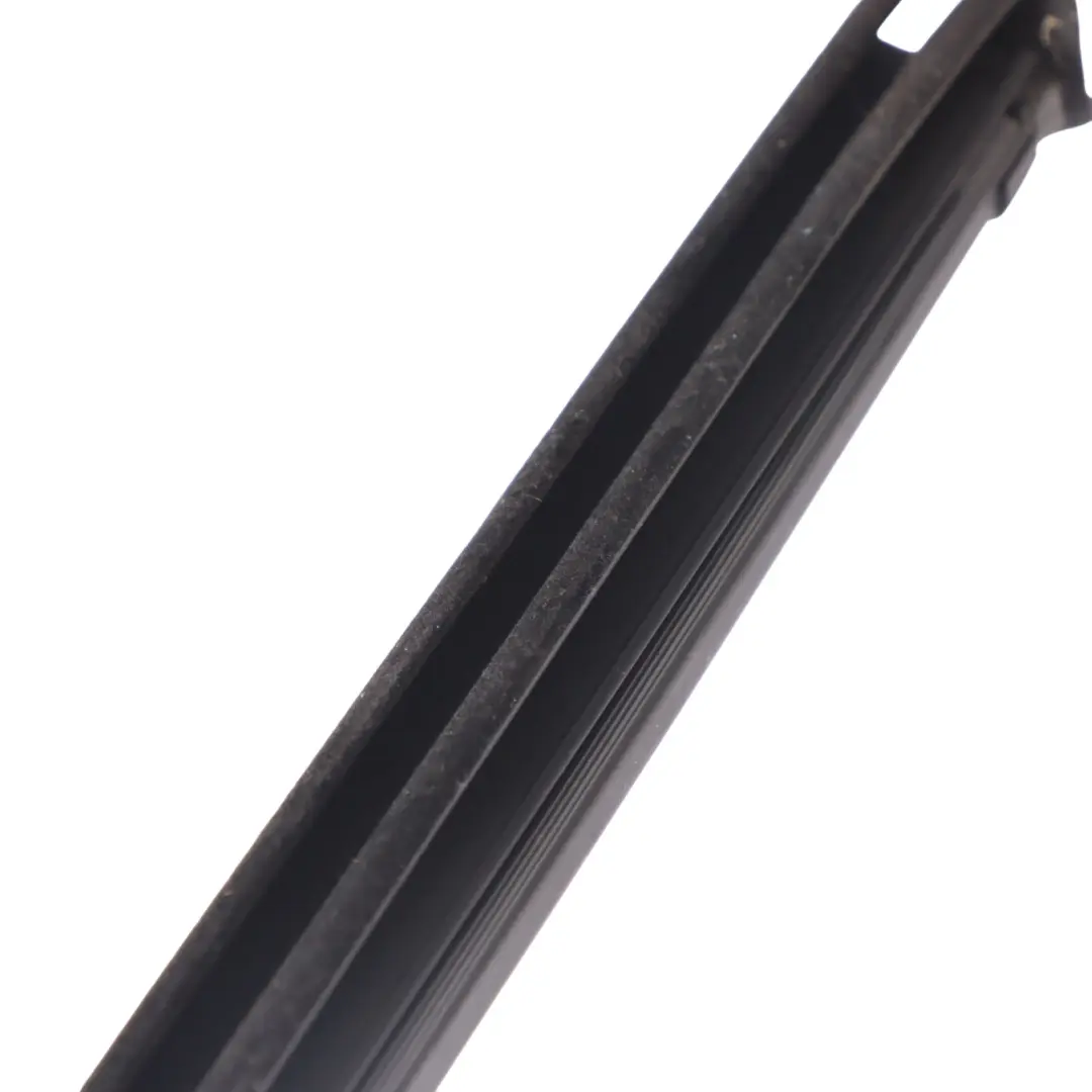 Joint de vitre avant Porte gauche pour VW Volkswagen Golf 7 à propos du numéro de pièce 5G4837479B VW Volkswagen Golf 7 Joint de vitre avant Porte gauche - SKU 5G4837479B - Numéro de pièce 5G4837479B